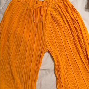 Zara Yellow Pleated Pants ☀️